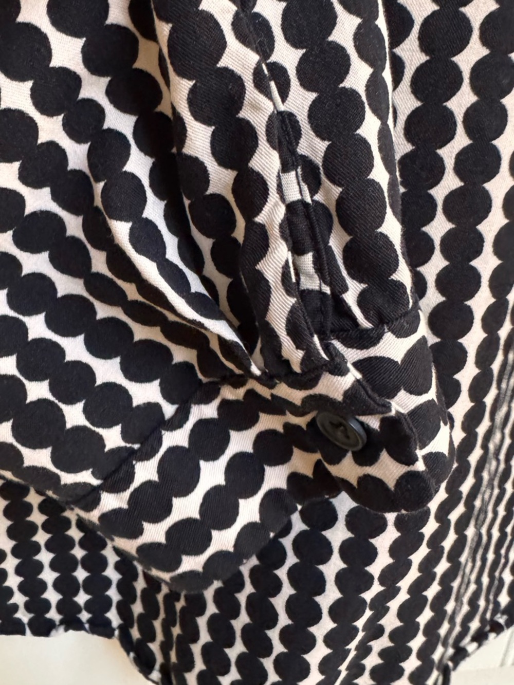 Marimekko x Uniqlo Black and Ivory Mod Dot Patterned Blouse. Size XS - Picture 4 of 7